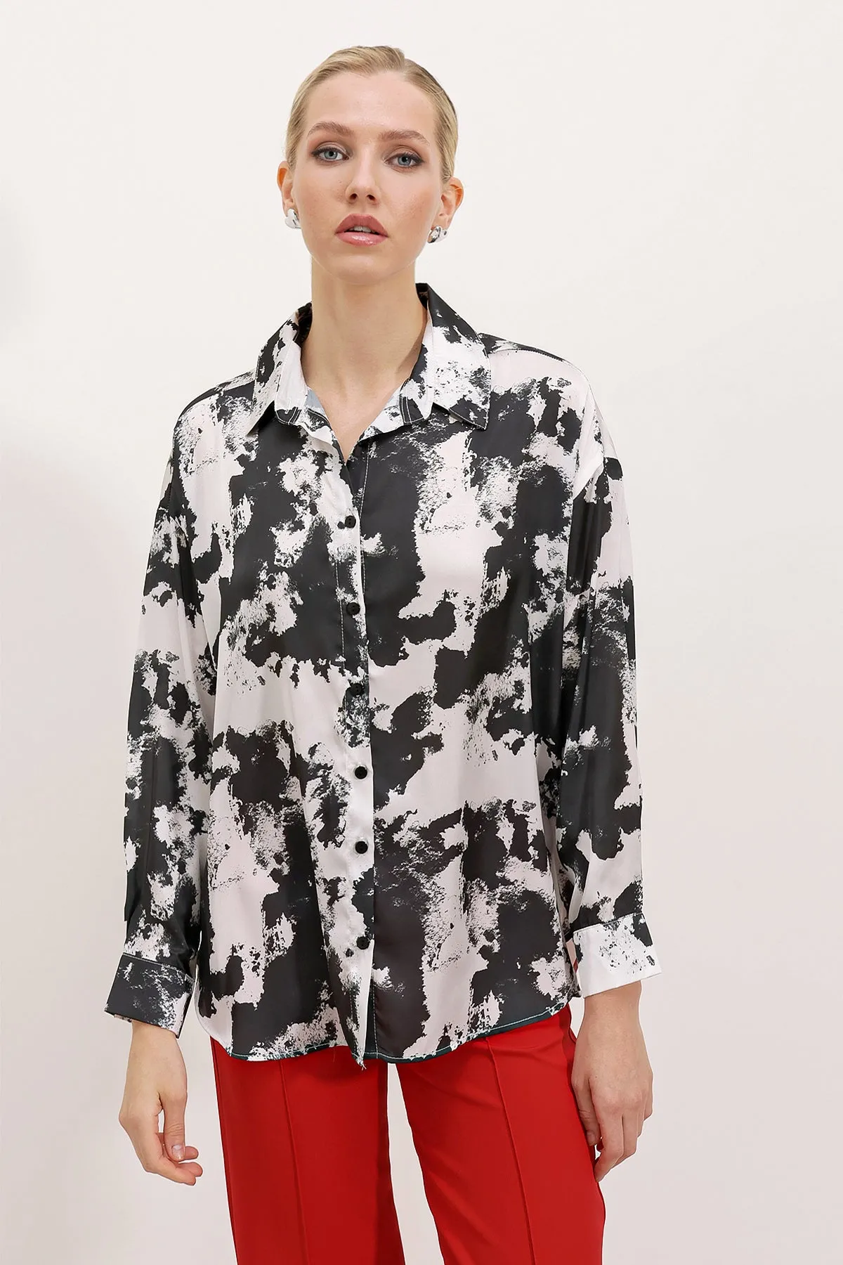 BGD Women Lightweight Satin Shirt - L. Black - Avondale
