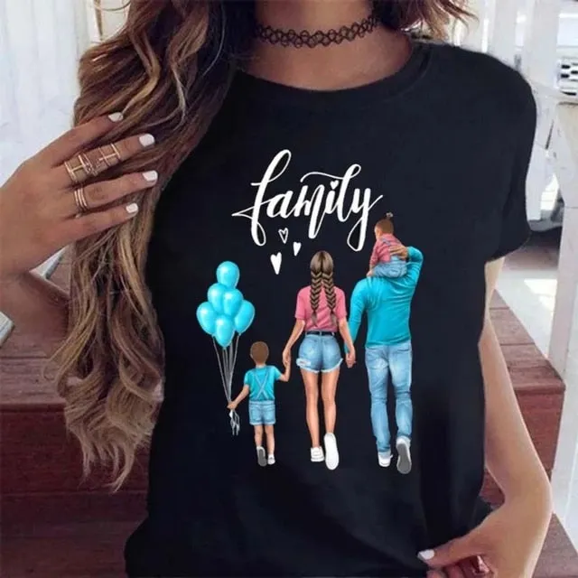 Cartoon Family Happy Time Mama T-Shirt – Women Short Sleeve Graphic Print Tee, Mom Mother Design, Black Casual Top