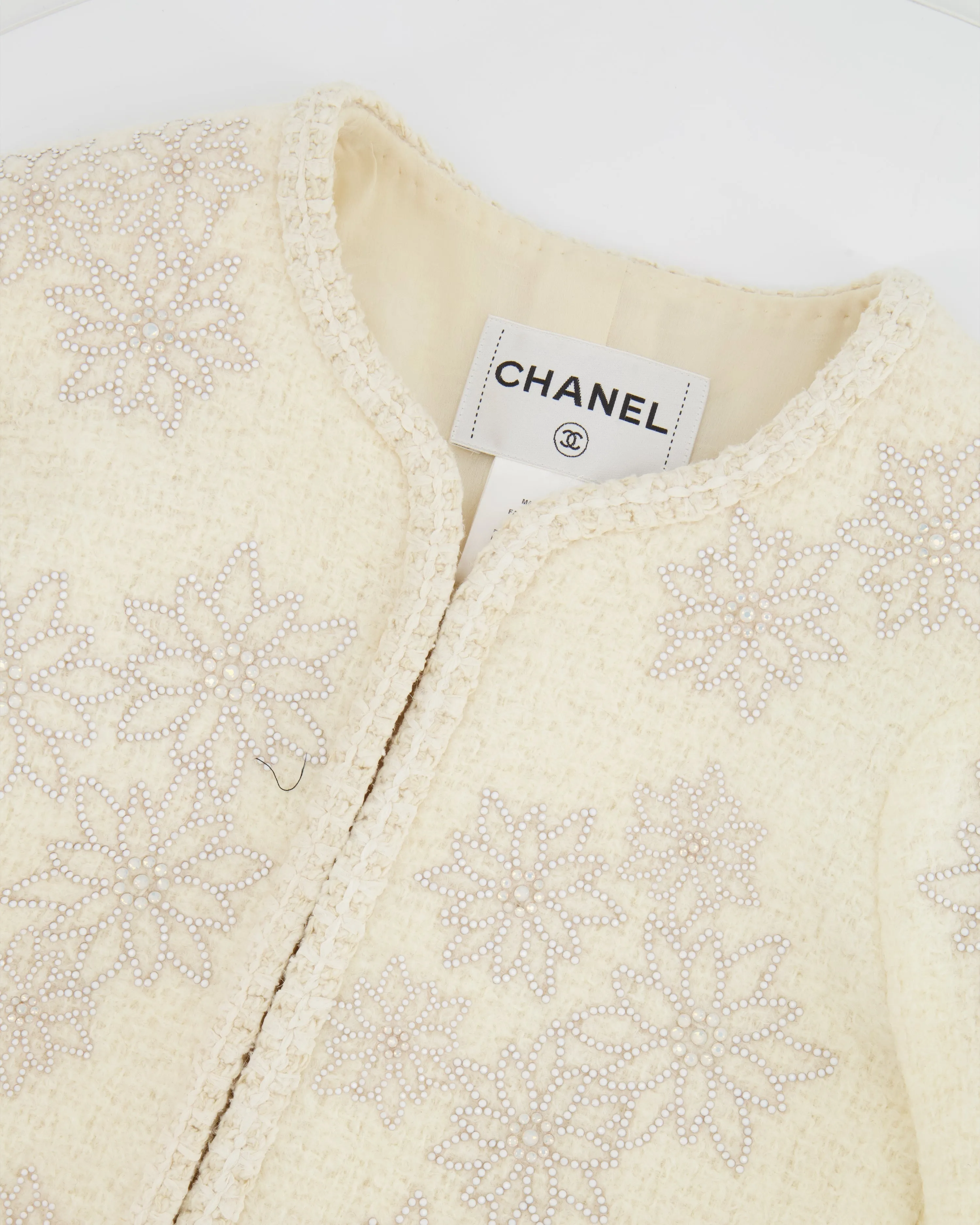 Chanel 15a Paris-salzburg Cream Tweed Jacket With Sequin Embellished Edelweiss And Pearl Buttons Size Fr 36 (uk 8)