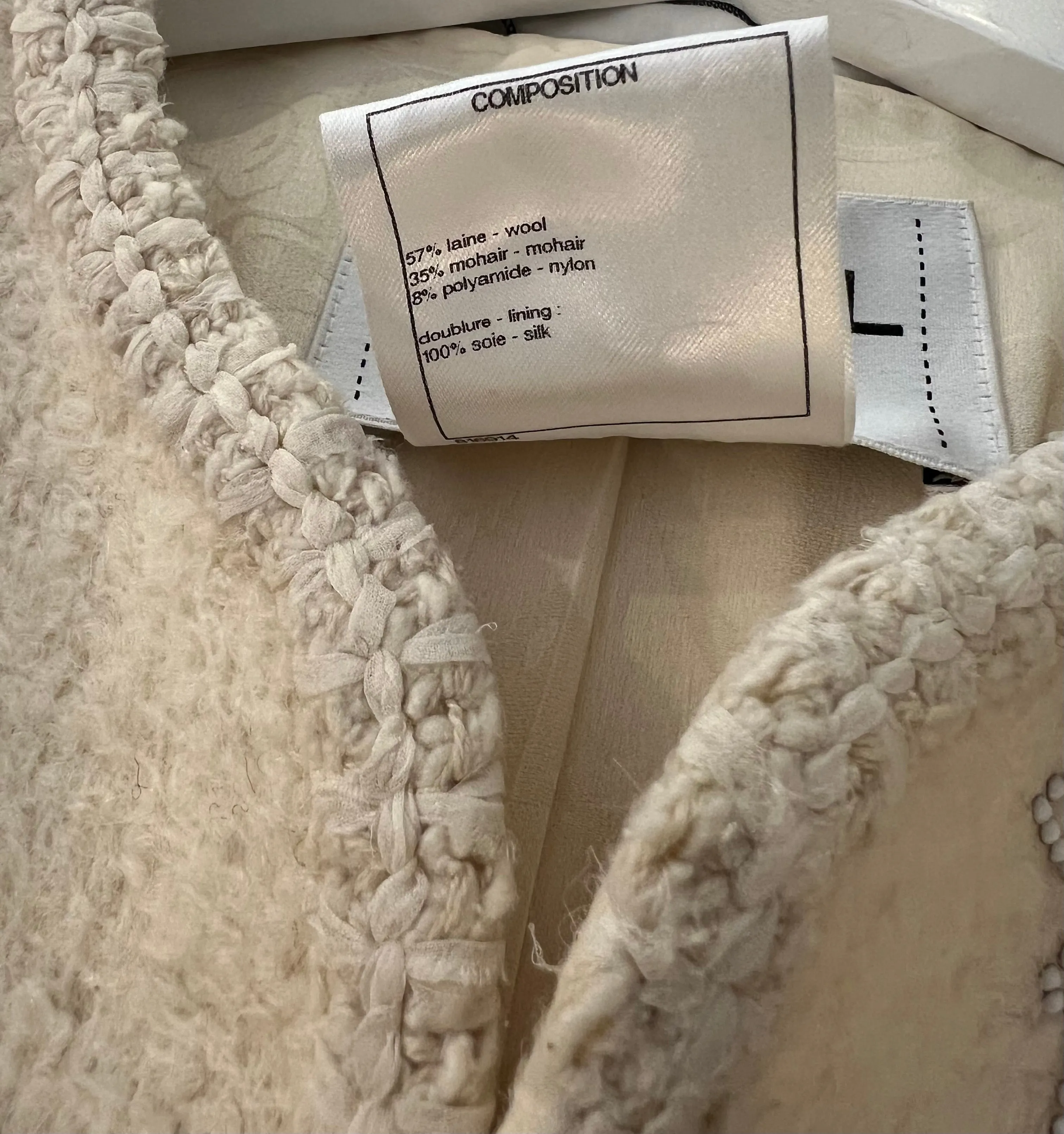 Chanel 15a Paris-salzburg Cream Tweed Jacket With Sequin Embellished Edelweiss And Pearl Buttons Size Fr 36 (uk 8)
