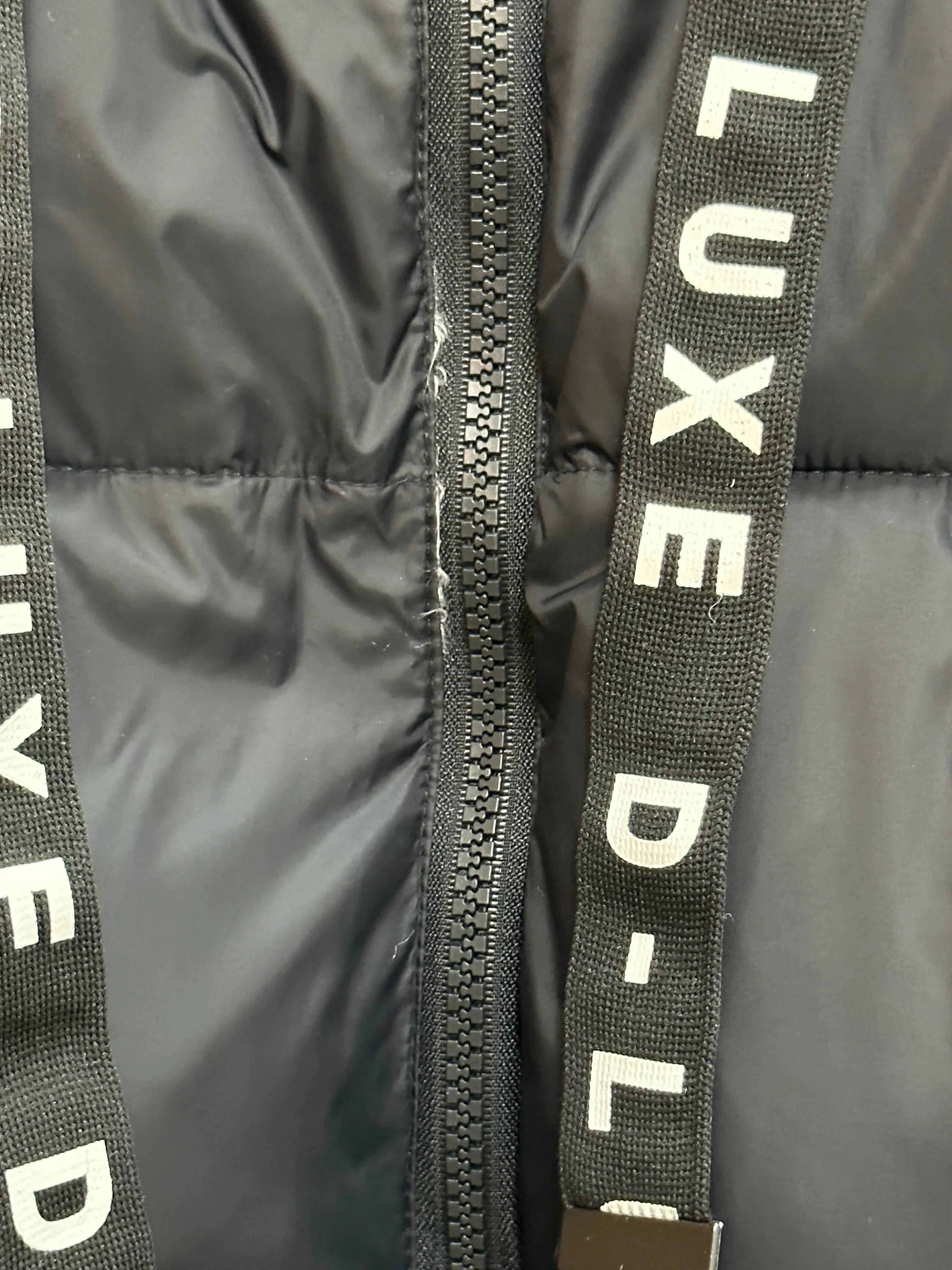 D-Luxe Hooded Puffer Jacket in Black