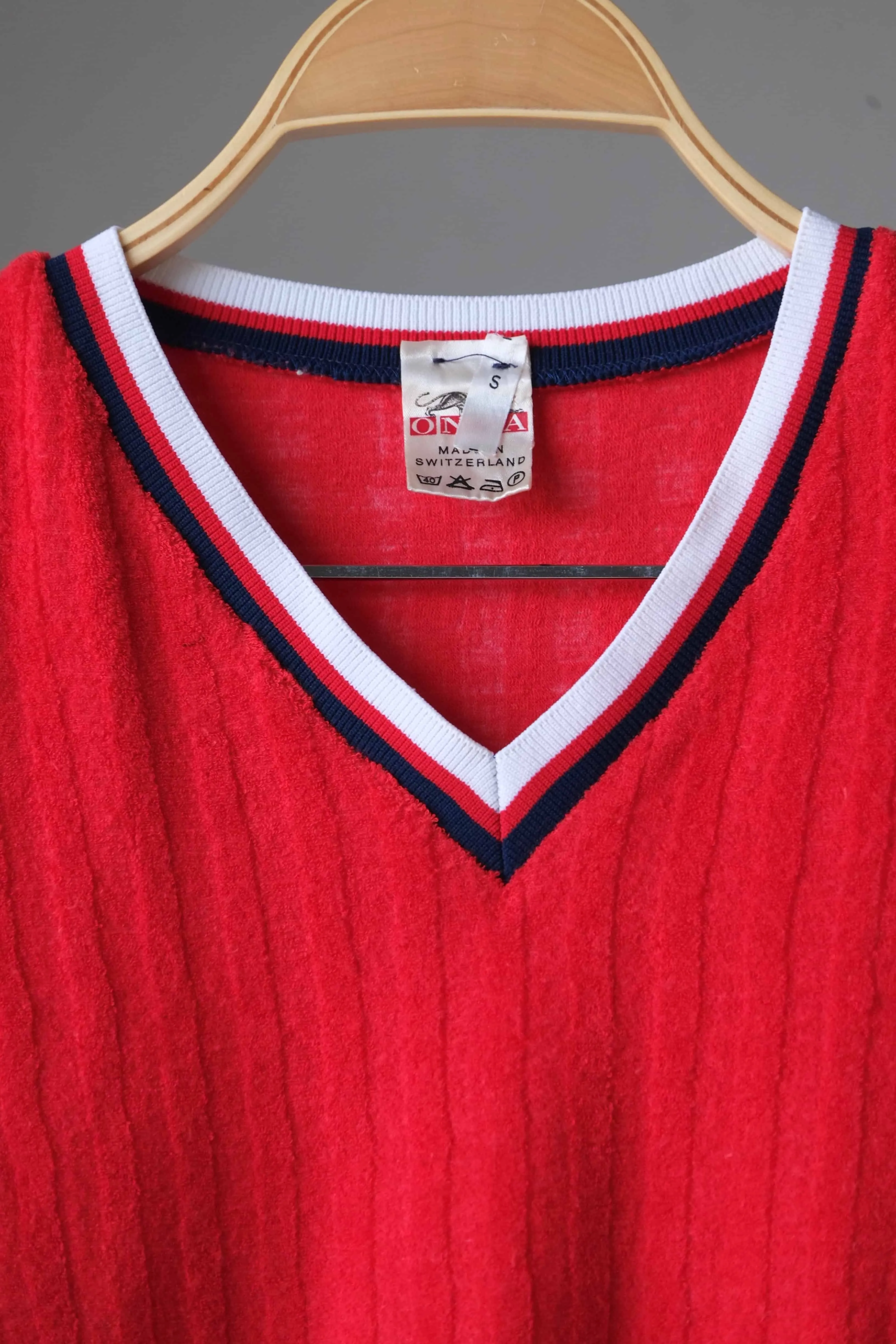 ONZA Vintage 70s Red V-Neck Sweater - Retro Striped Neckline