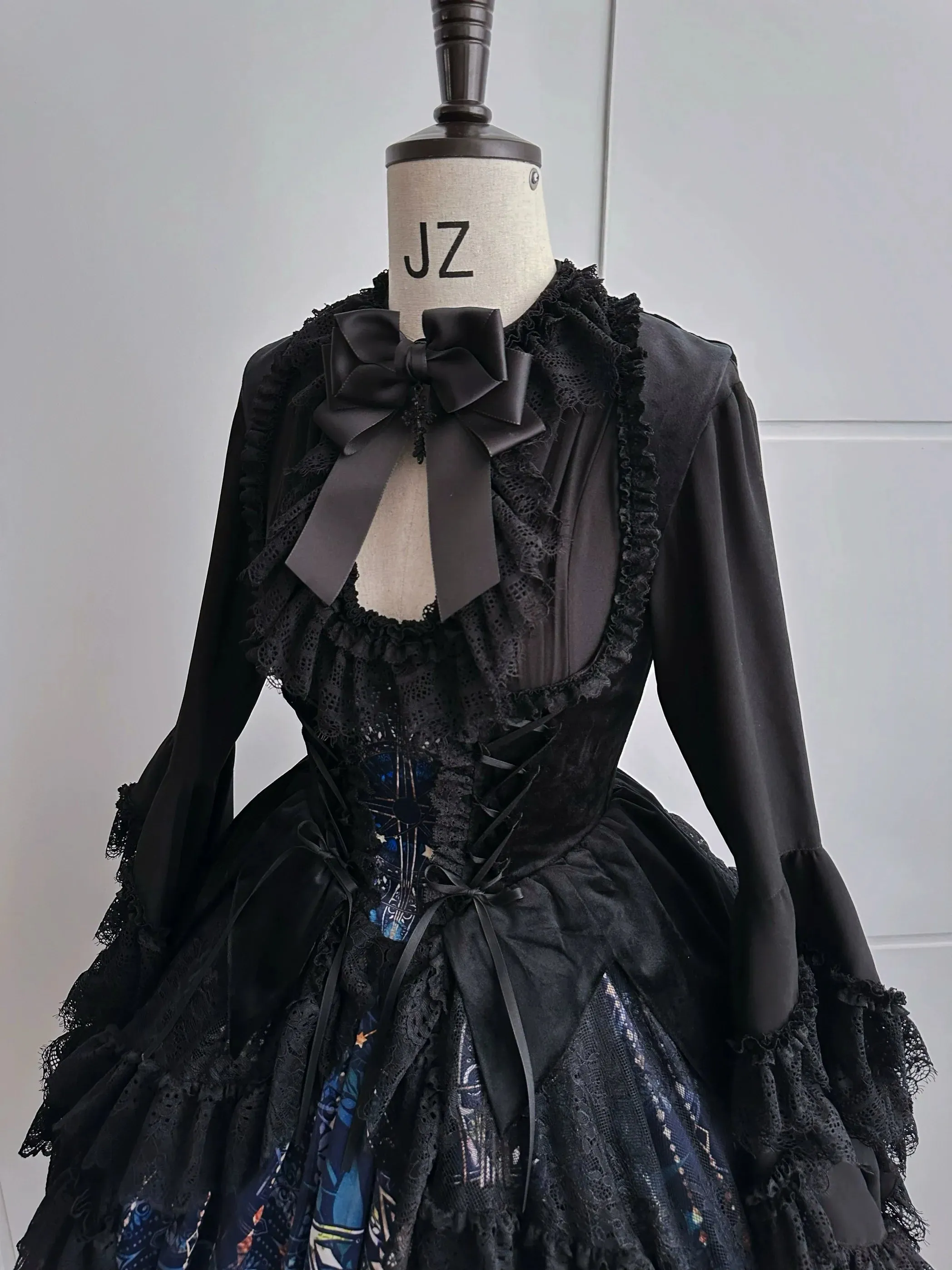 SUSIN~Night Traveler~Classic and Elegant Gothic Dress with Colorful Window Prints