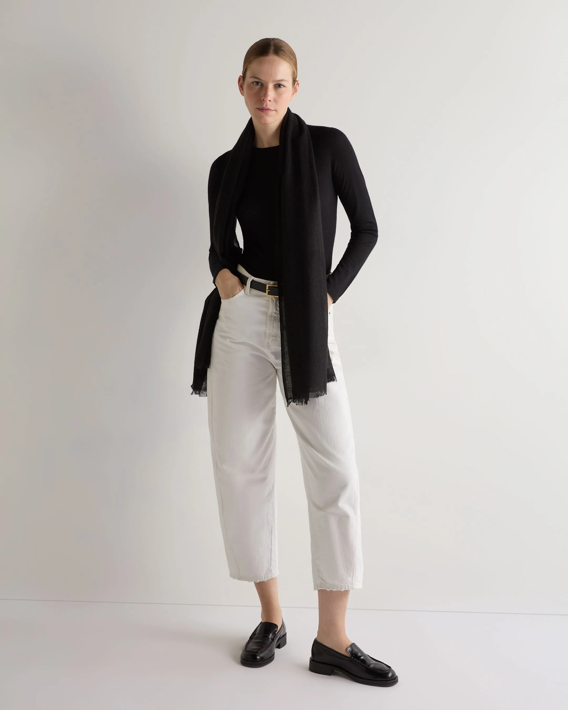 Women's Eden Superfine Cashmere Round Neck Top Black